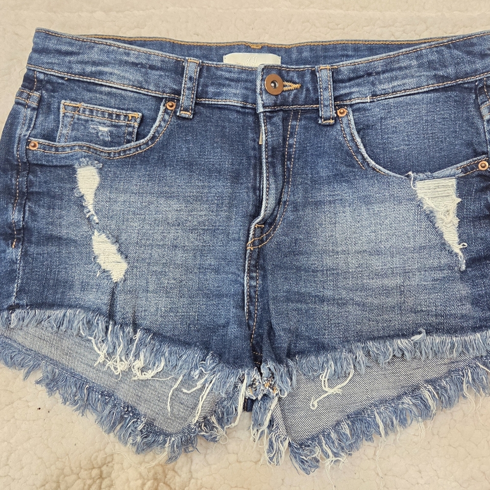Chic Trendy Denim Distressed Women‎ Shorts- Size 4 - Frayed Cut Off - Picture 2 of 6